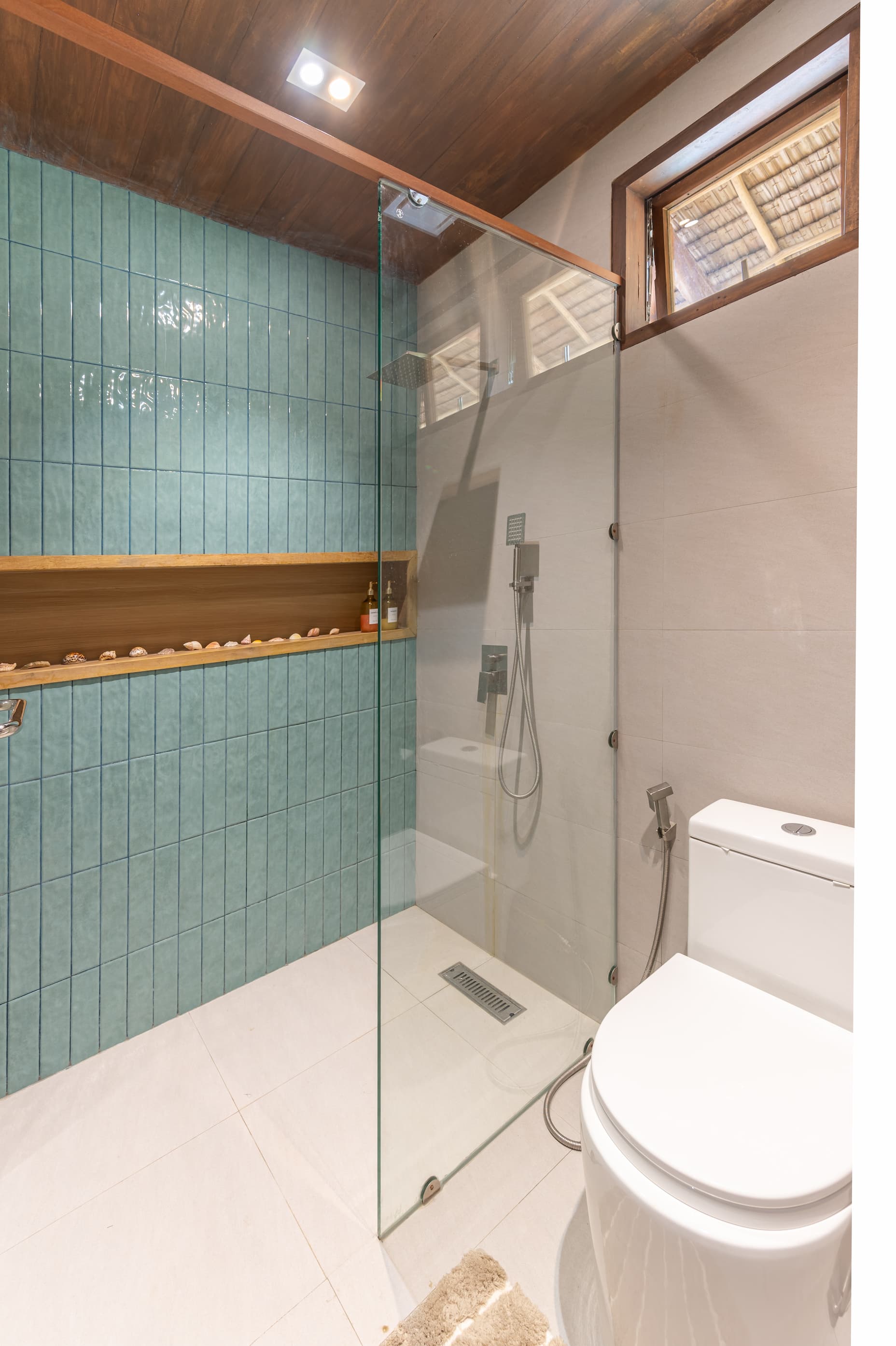 Suok Villa — bathroom
